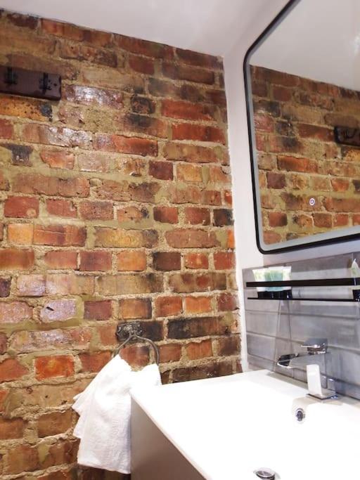 Newly Renovated Stunning Warehouse Apartment Bournemouth Esterno foto