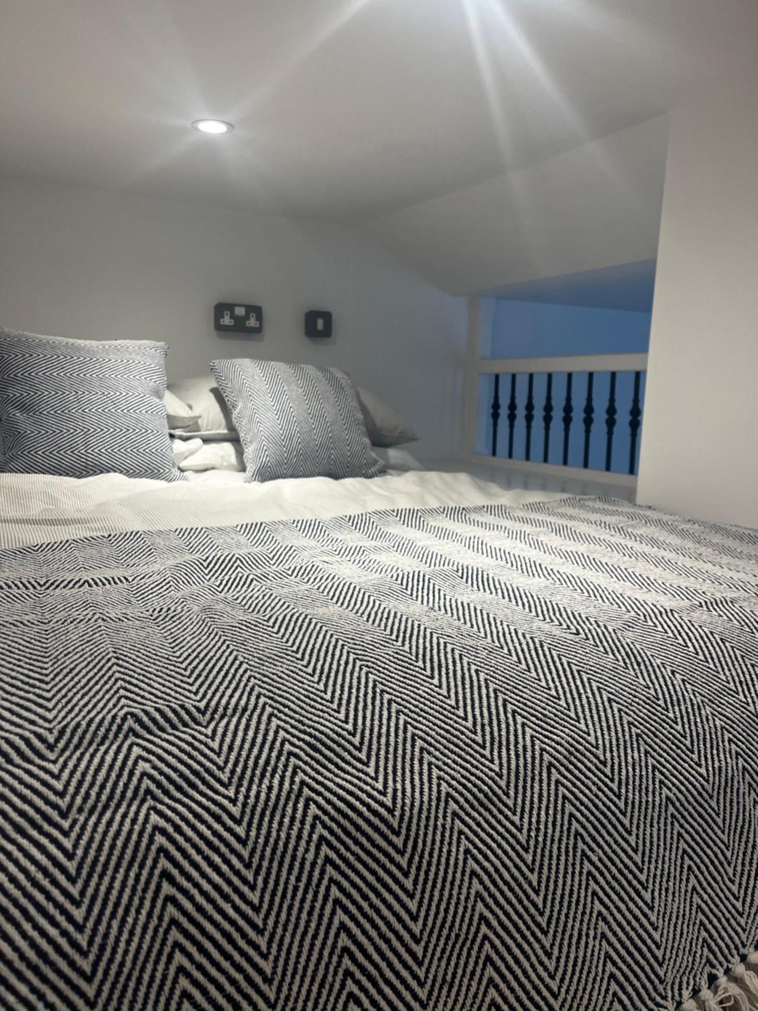 Newly Renovated Stunning Warehouse Apartment Bournemouth Esterno foto